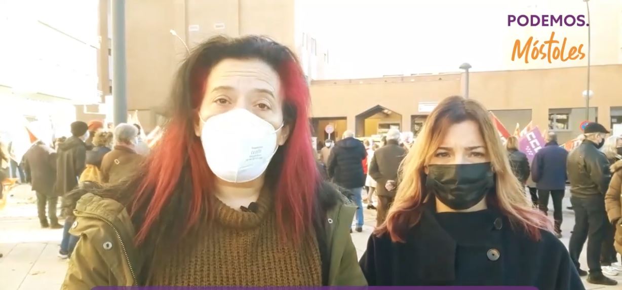 Podemos Móstoles en la concentración por la mejora de los centros de salud
